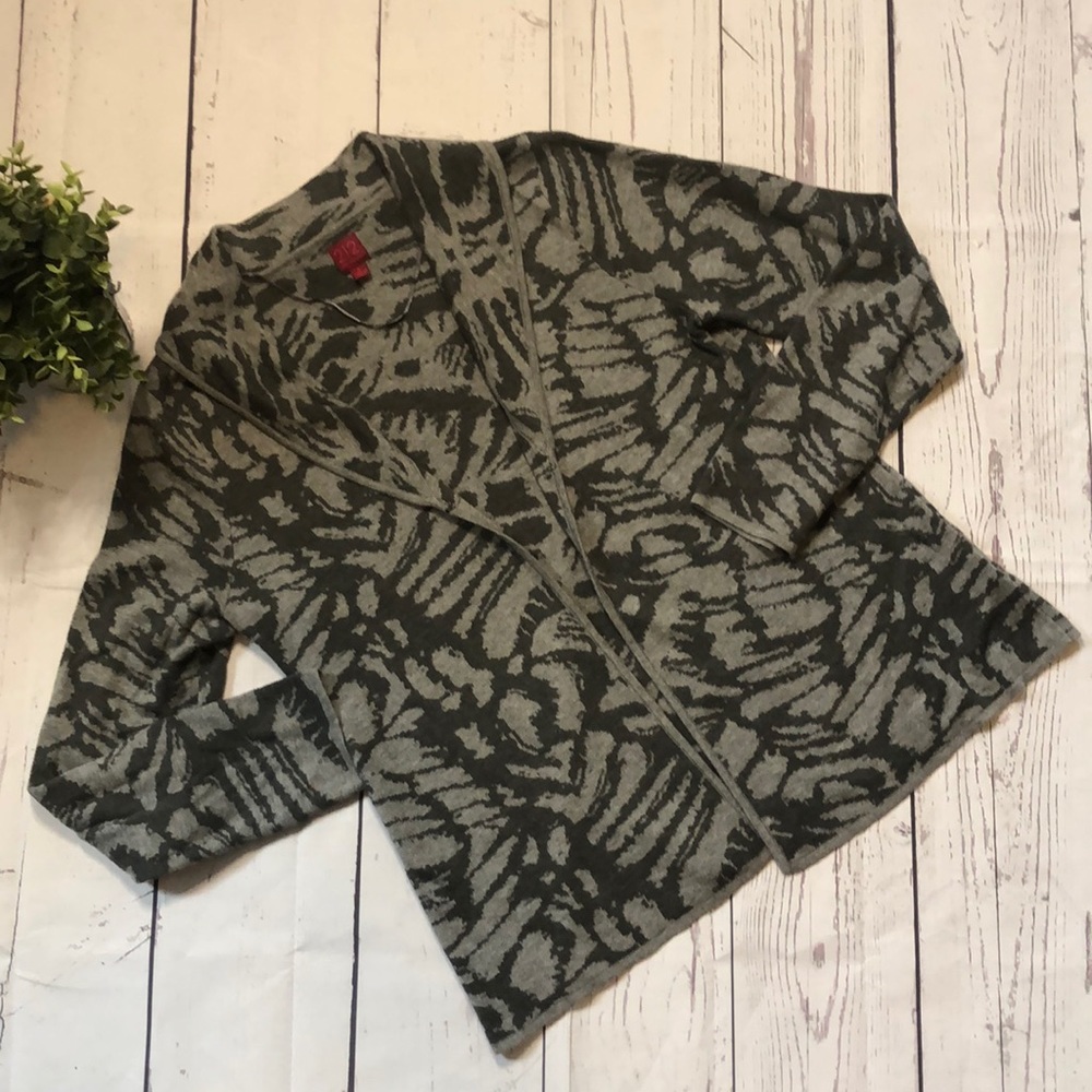 212 Collection Gray Pattern Cardigan Sweater hook